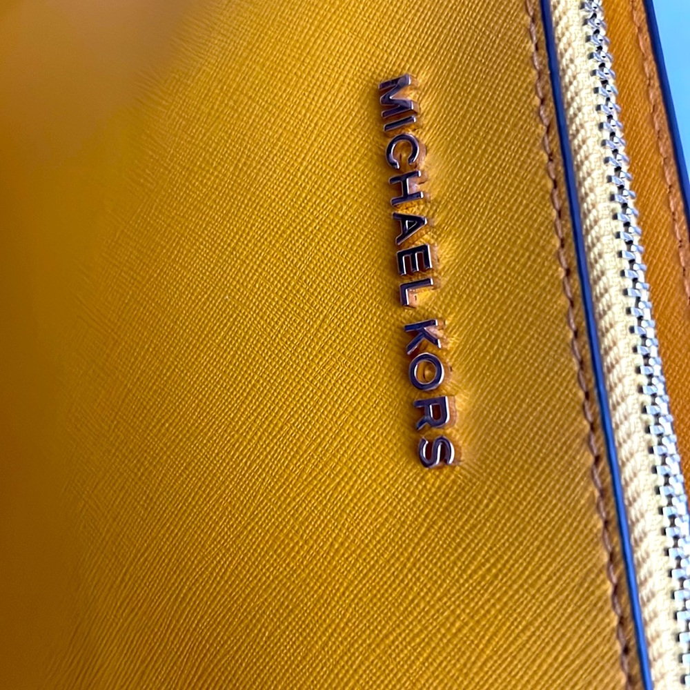 MICHAEL KORS NWOT💛 - Picture 3 of 3